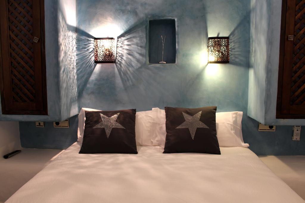 Hostal Extramuros コニル・デ・ラ・フロンテラ エクステリア 写真